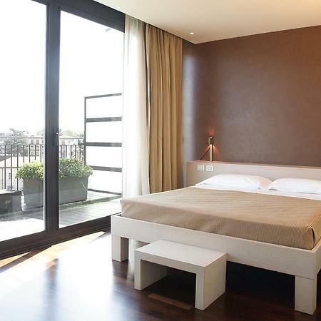 City Hotel วาเรเซ ภายนอก รูปภาพ