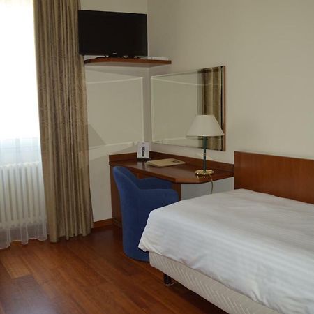 City Hotel วาเรเซ ภายนอก รูปภาพ