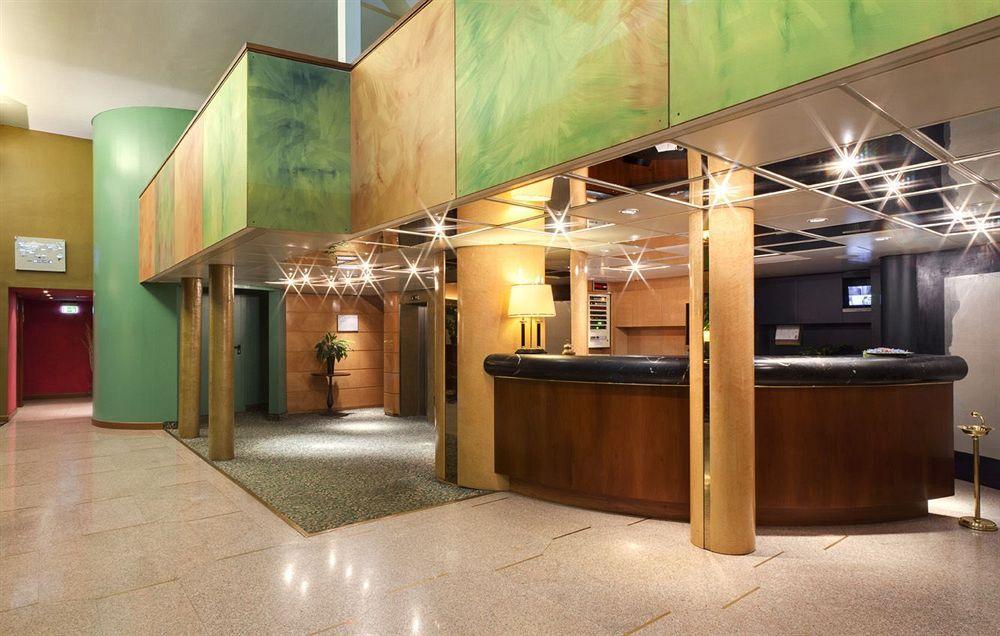 City Hotel วาเรเซ ภายนอก รูปภาพ