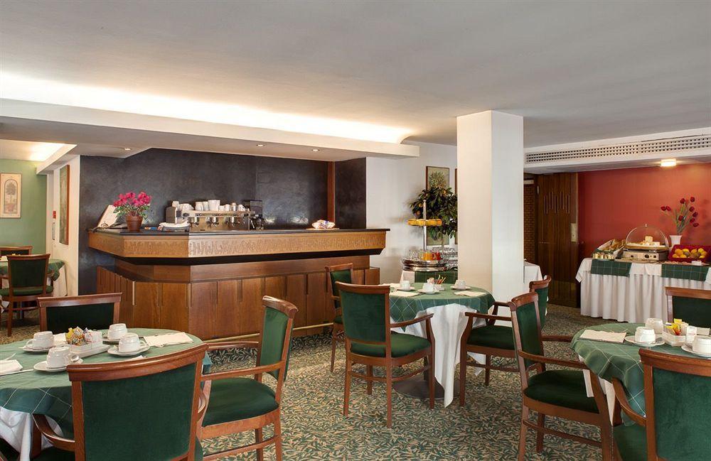 City Hotel วาเรเซ ภายนอก รูปภาพ