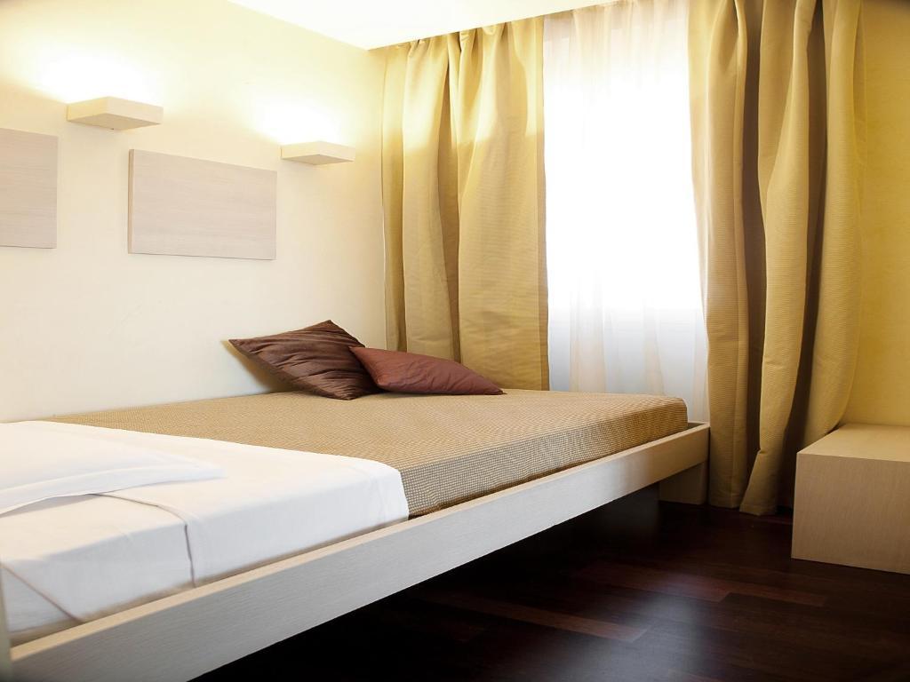 City Hotel วาเรเซ ภายนอก รูปภาพ