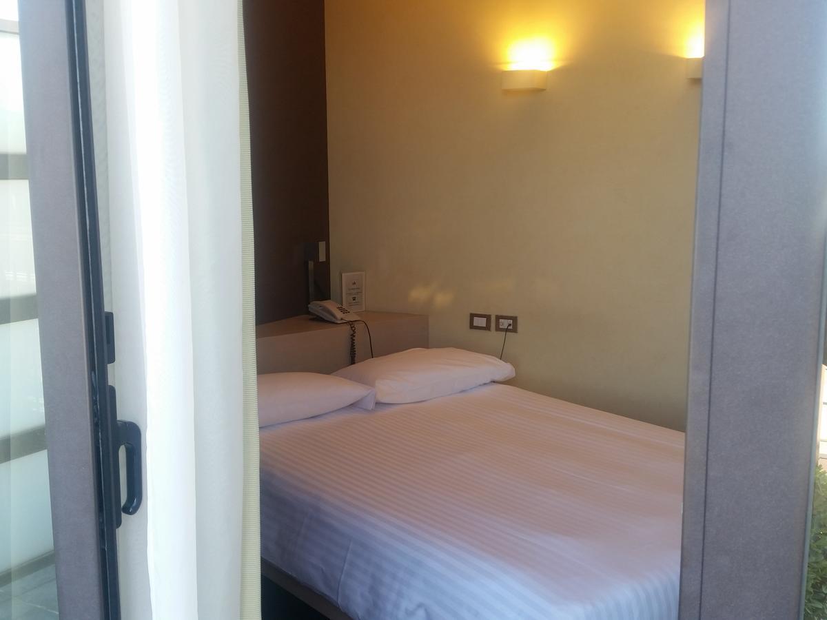 City Hotel วาเรเซ ภายนอก รูปภาพ