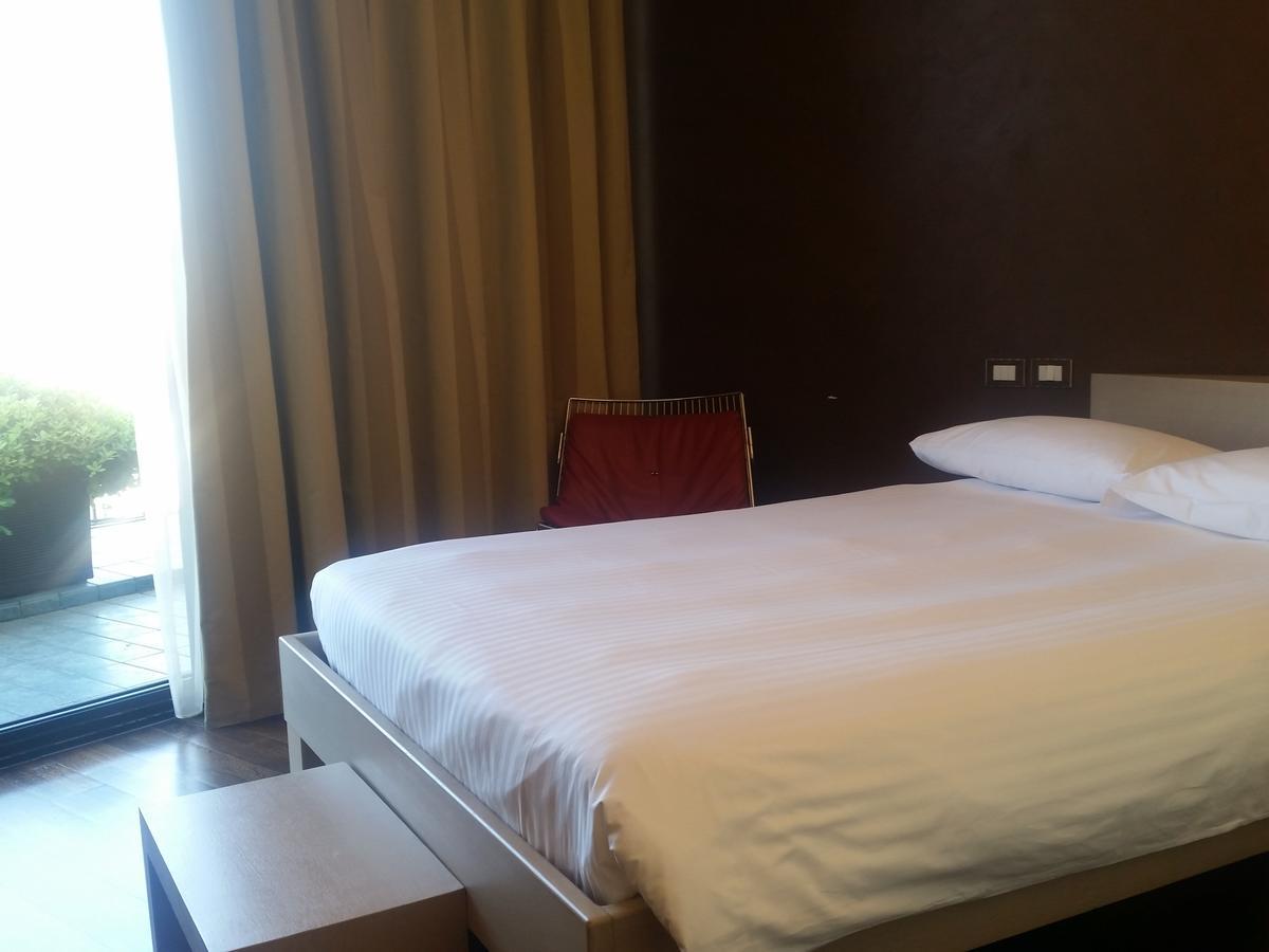 City Hotel วาเรเซ ภายนอก รูปภาพ