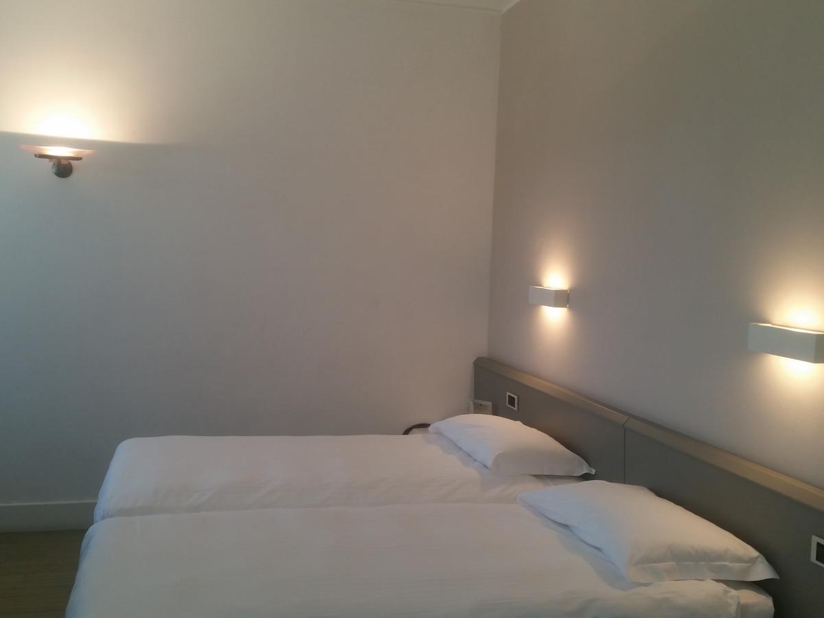 City Hotel วาเรเซ ภายนอก รูปภาพ