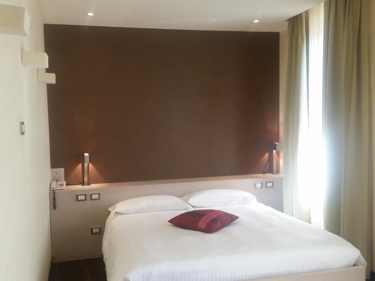City Hotel วาเรเซ ภายนอก รูปภาพ
