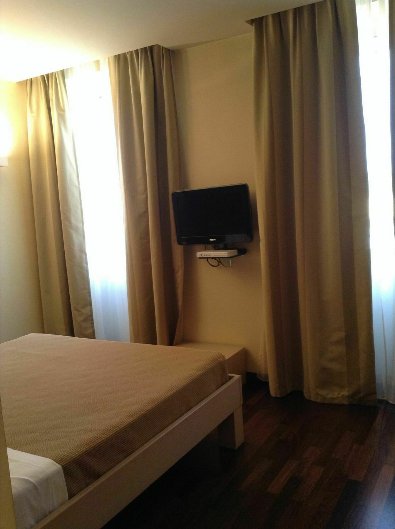 City Hotel วาเรเซ ภายนอก รูปภาพ