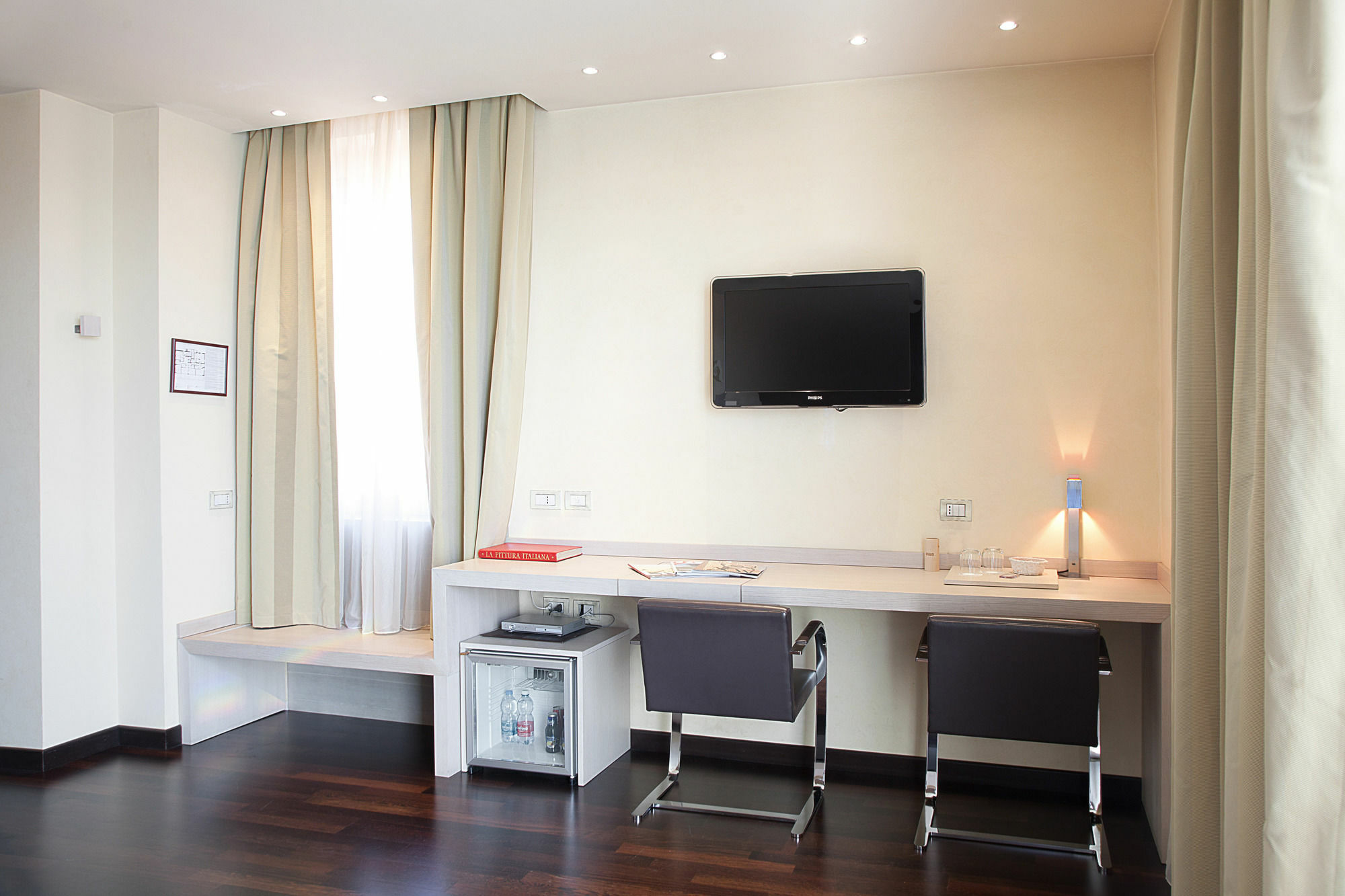 City Hotel วาเรเซ ภายนอก รูปภาพ