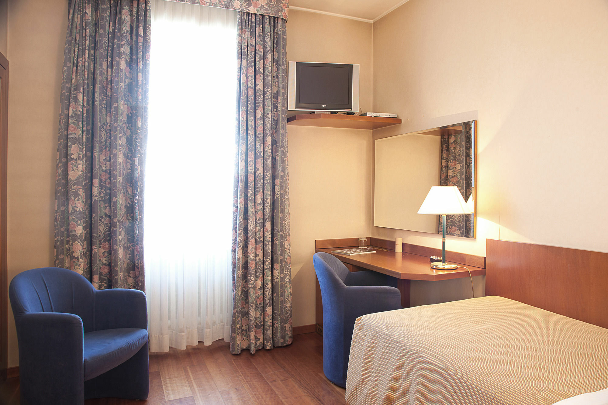 City Hotel วาเรเซ ภายนอก รูปภาพ