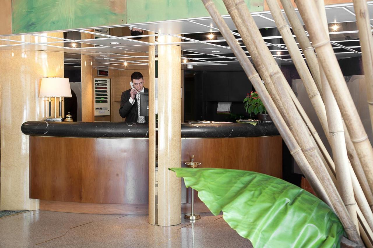 City Hotel วาเรเซ ภายนอก รูปภาพ